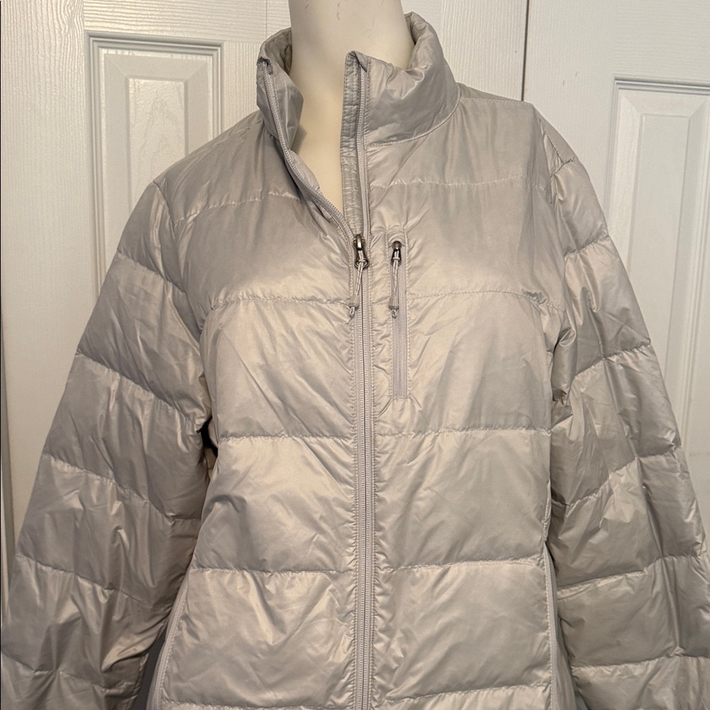 NEW Elegant Women's Gray Eddie Bauer Puffer Jacket. Create a bundle and save!